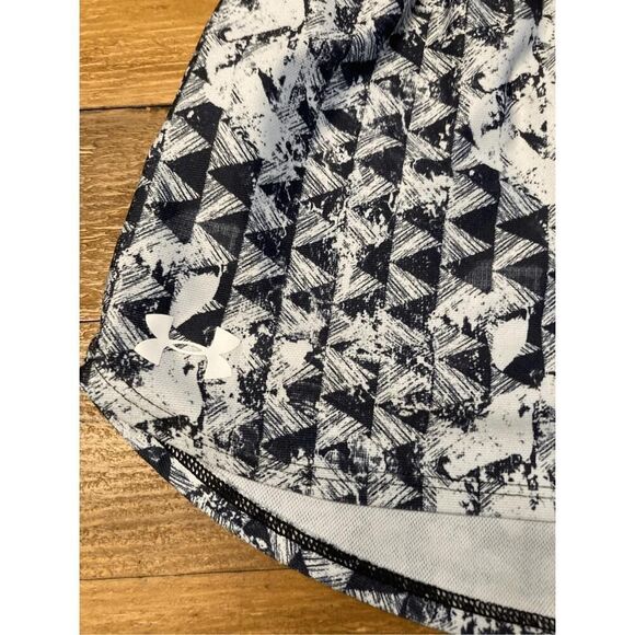 Under Armour XL girls athletic shorts black white active wear - Picture 2 of 5